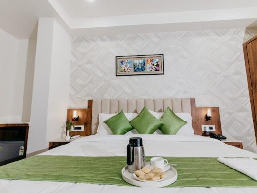 Hotel Emerald Inn ボーパール エクステリア 写真